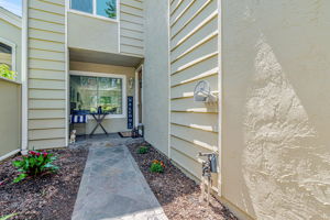 004_347 Kinross Dr