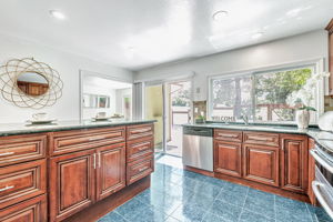 011_347 Kinross Dr