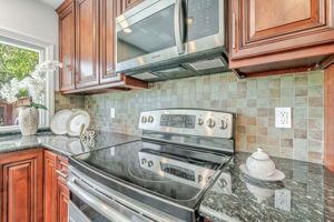 013_347 Kinross Dr
