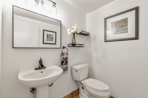 032_347 Kinross Dr