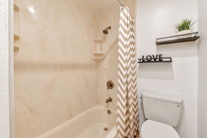 034_347 Kinross Dr