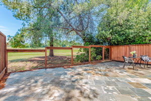 042_347 Kinross Dr