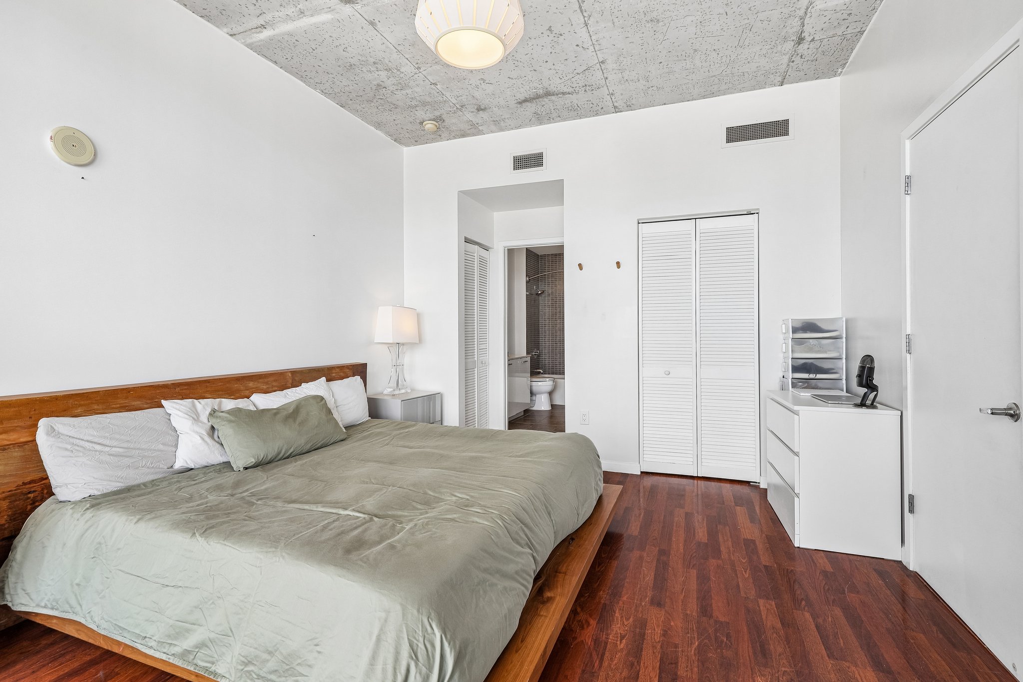 E Coast Ave H2503-S2504-014.jpg