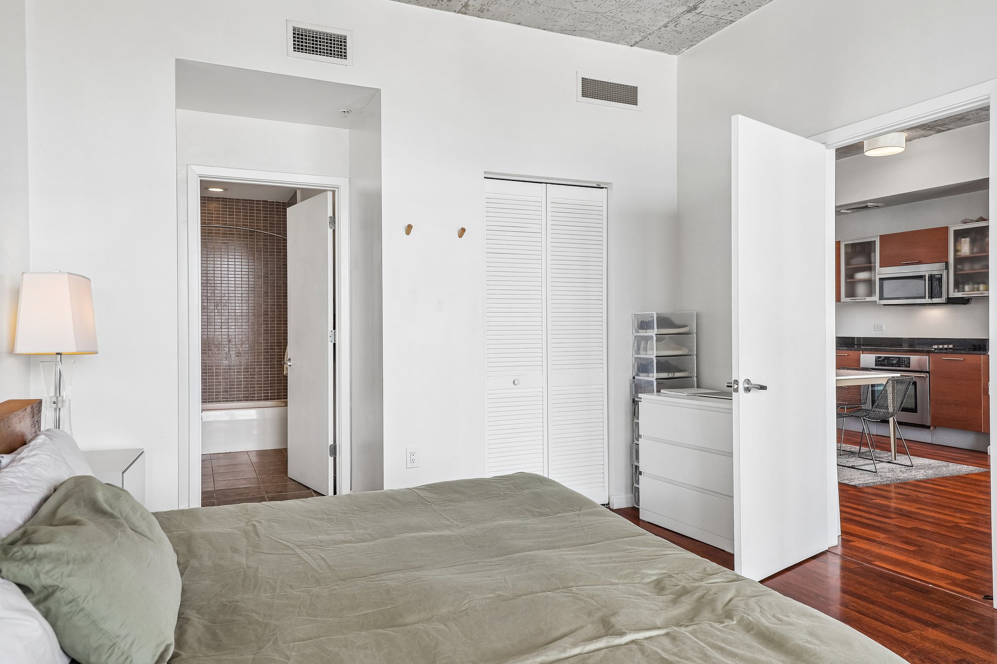 E Coast Ave H2503-S2504-015.jpg