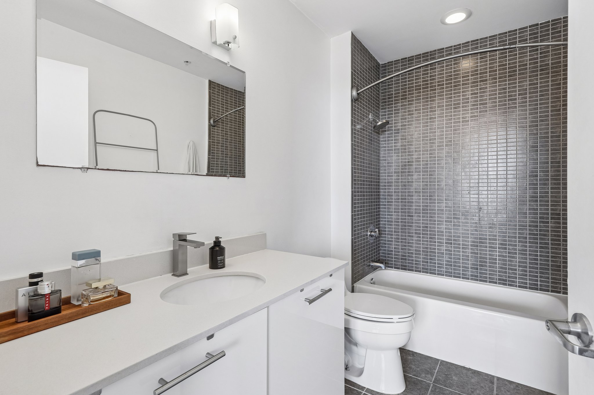 E Coast Ave H2503-S2504-016.jpg