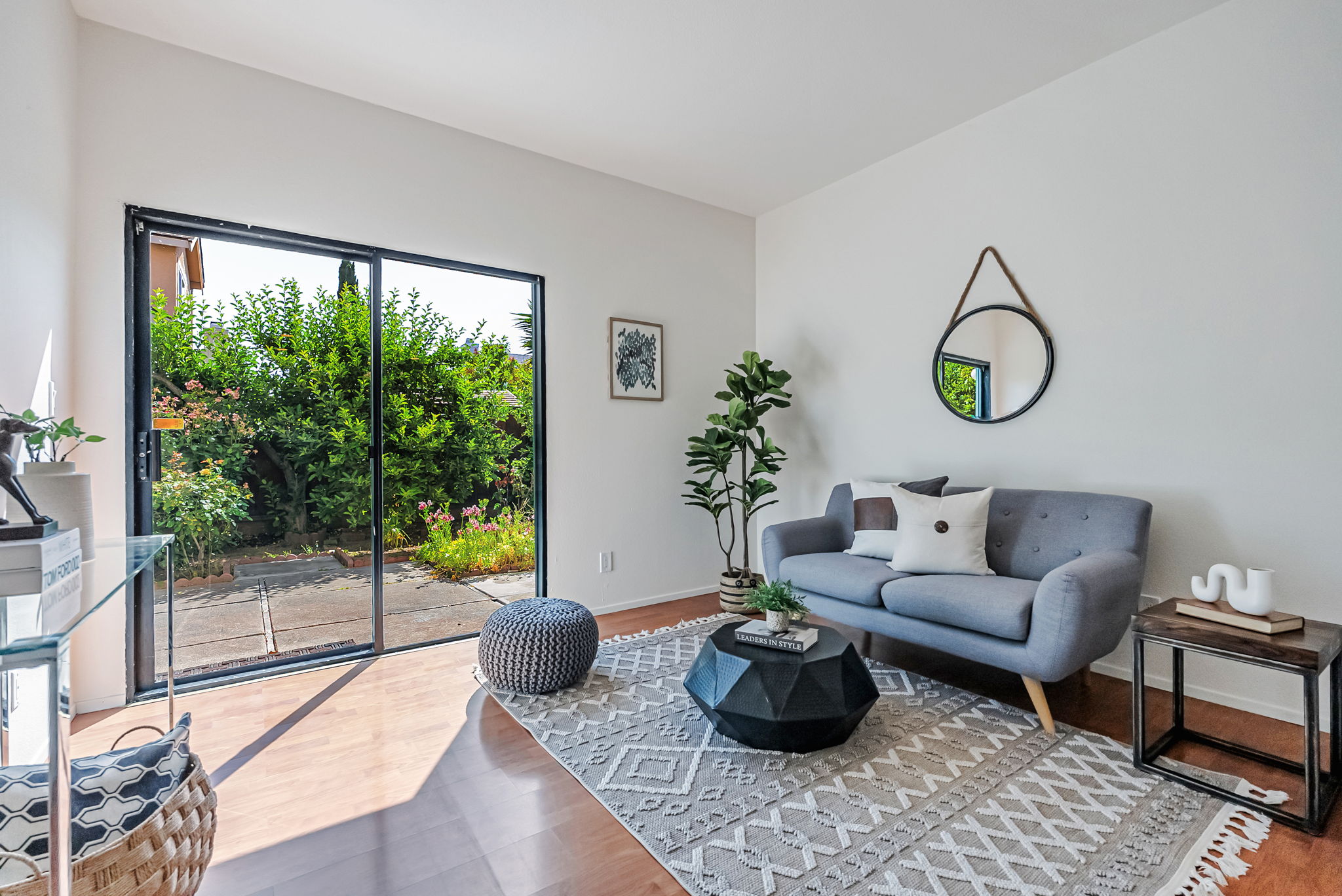 012_34722 Siward Dr