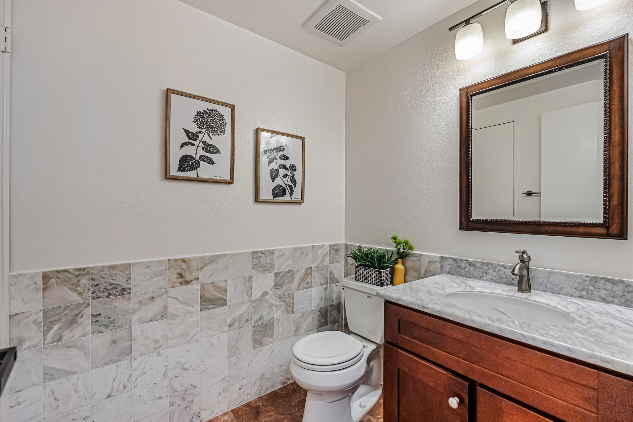 040_34722 Siward Dr