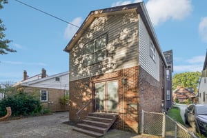 W 145th St-S1810-055.jpg
