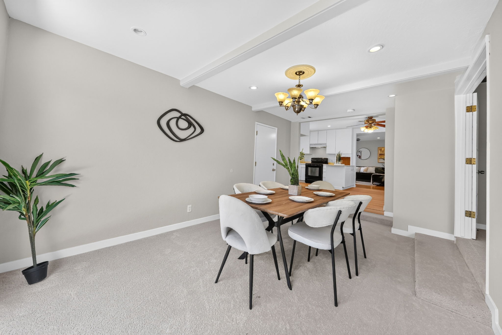 04_Dining_Room_Angle_B