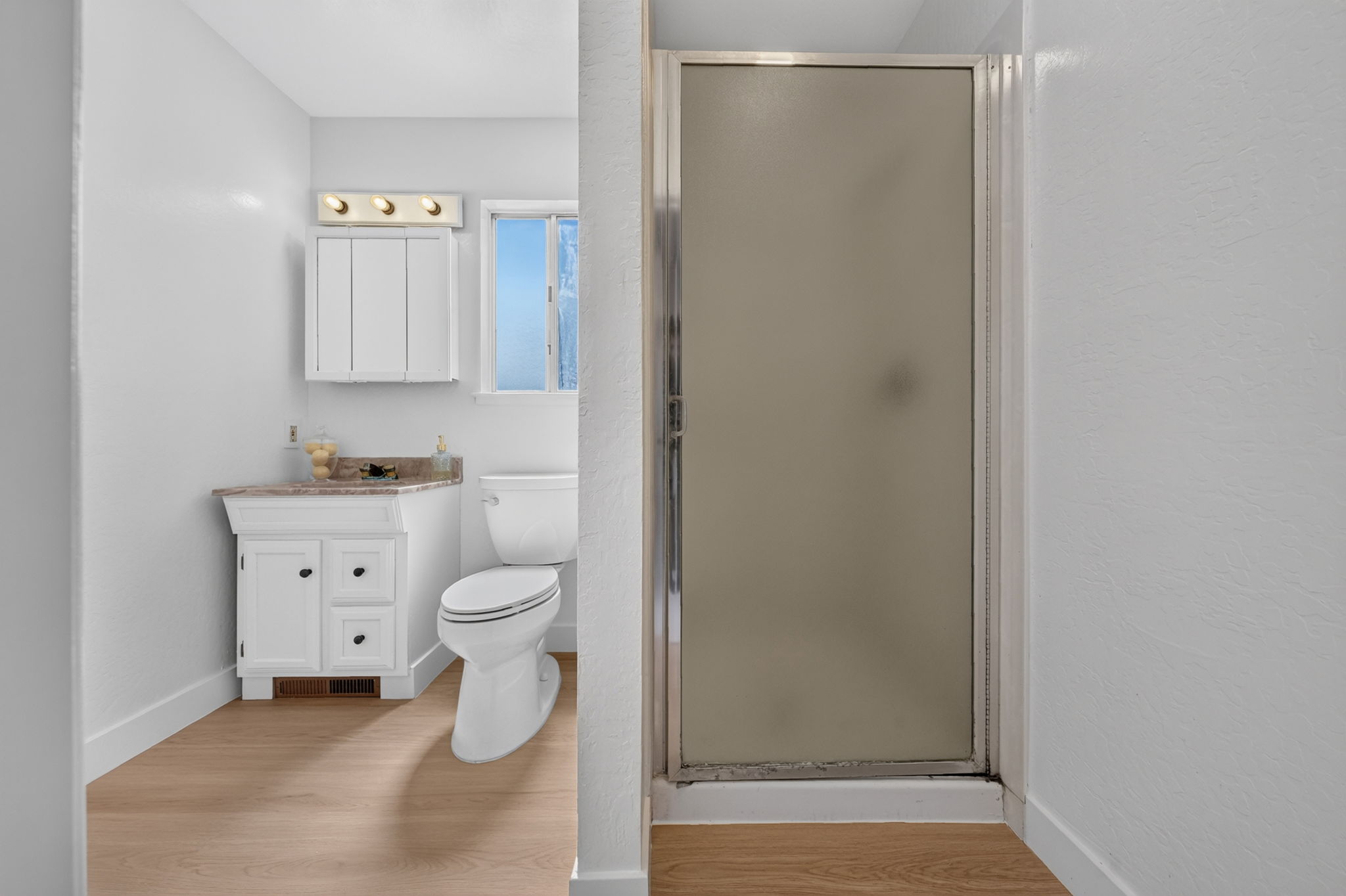 11_Secondary_Bathroom_1_Angle_C