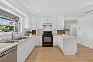 03_Kitchen_Angle_E