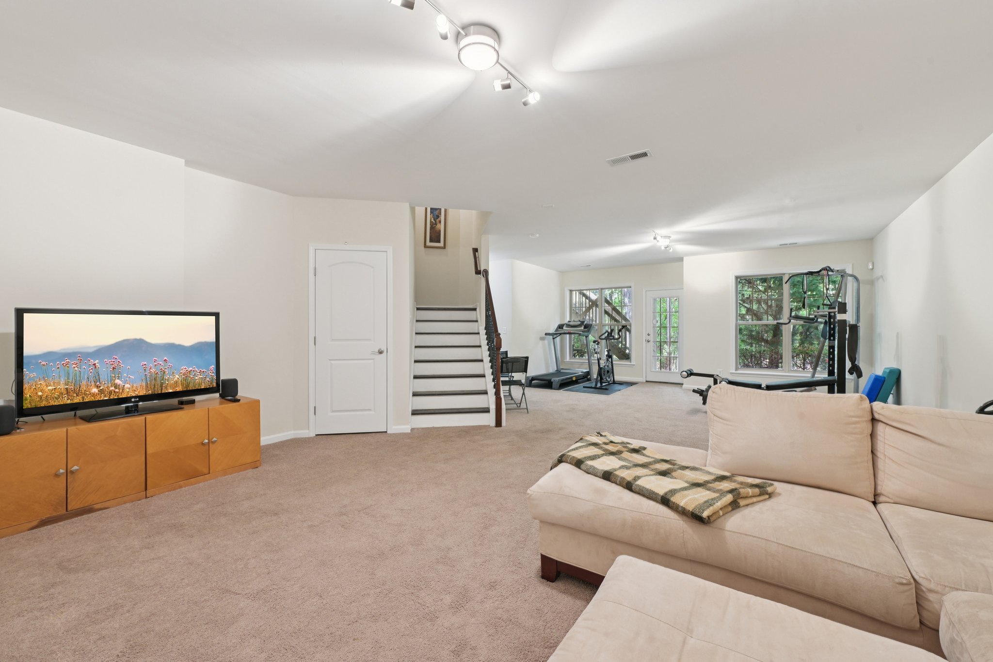 Briarfield Dr-S0704-053.jpg