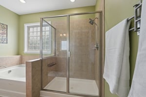 Briarfield Dr-S0704-040.jpg