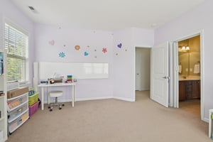 Briarfield Dr-S0704-048.jpg