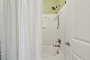 Briarfield Dr-S0704-050.jpg