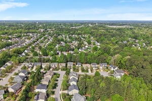 Briarfield Dr-S0704-077.jpg