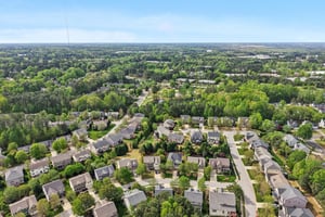 Briarfield Dr-S0704-078.jpg