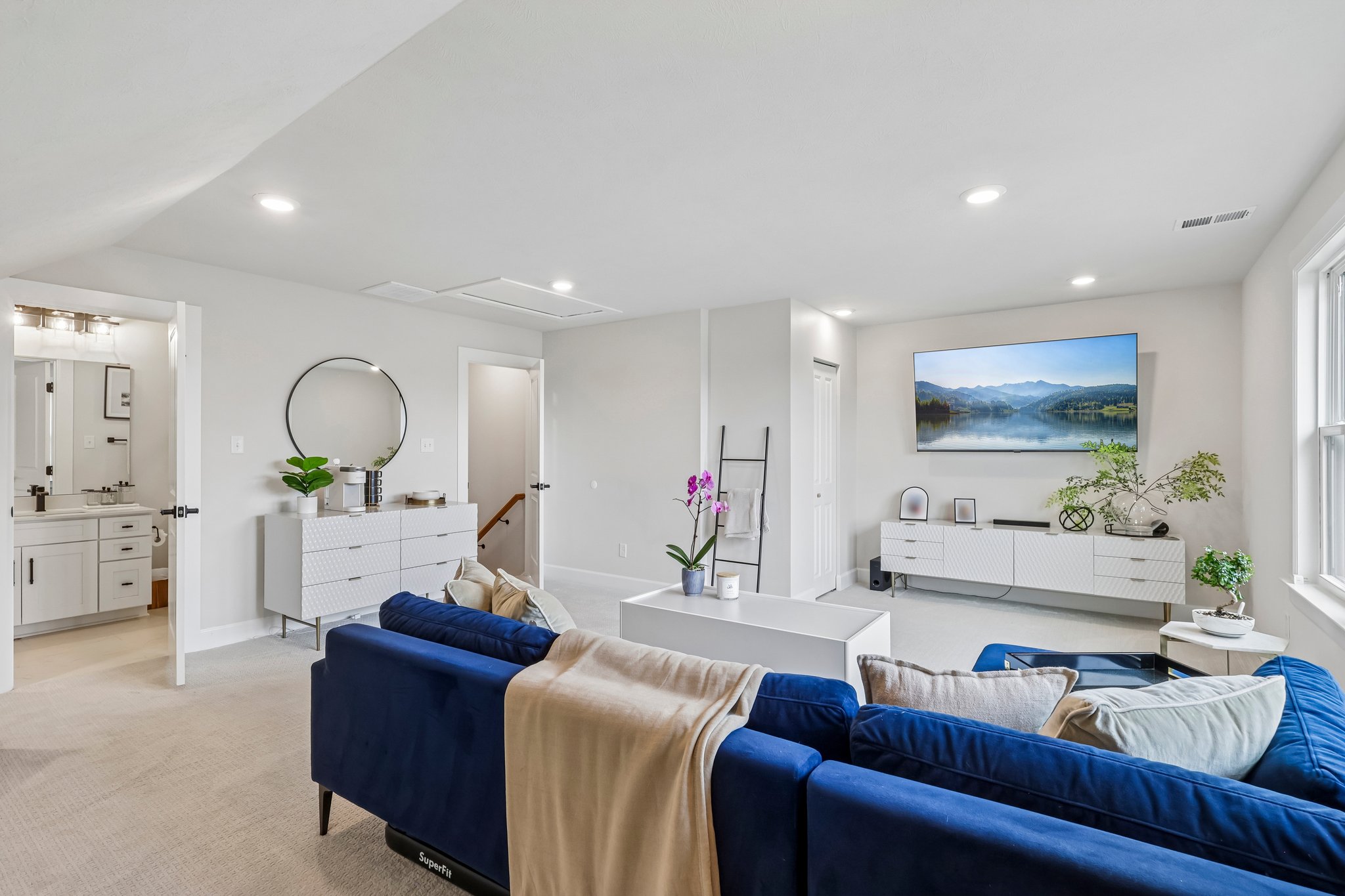 Crest Ln-S2807-049.jpg