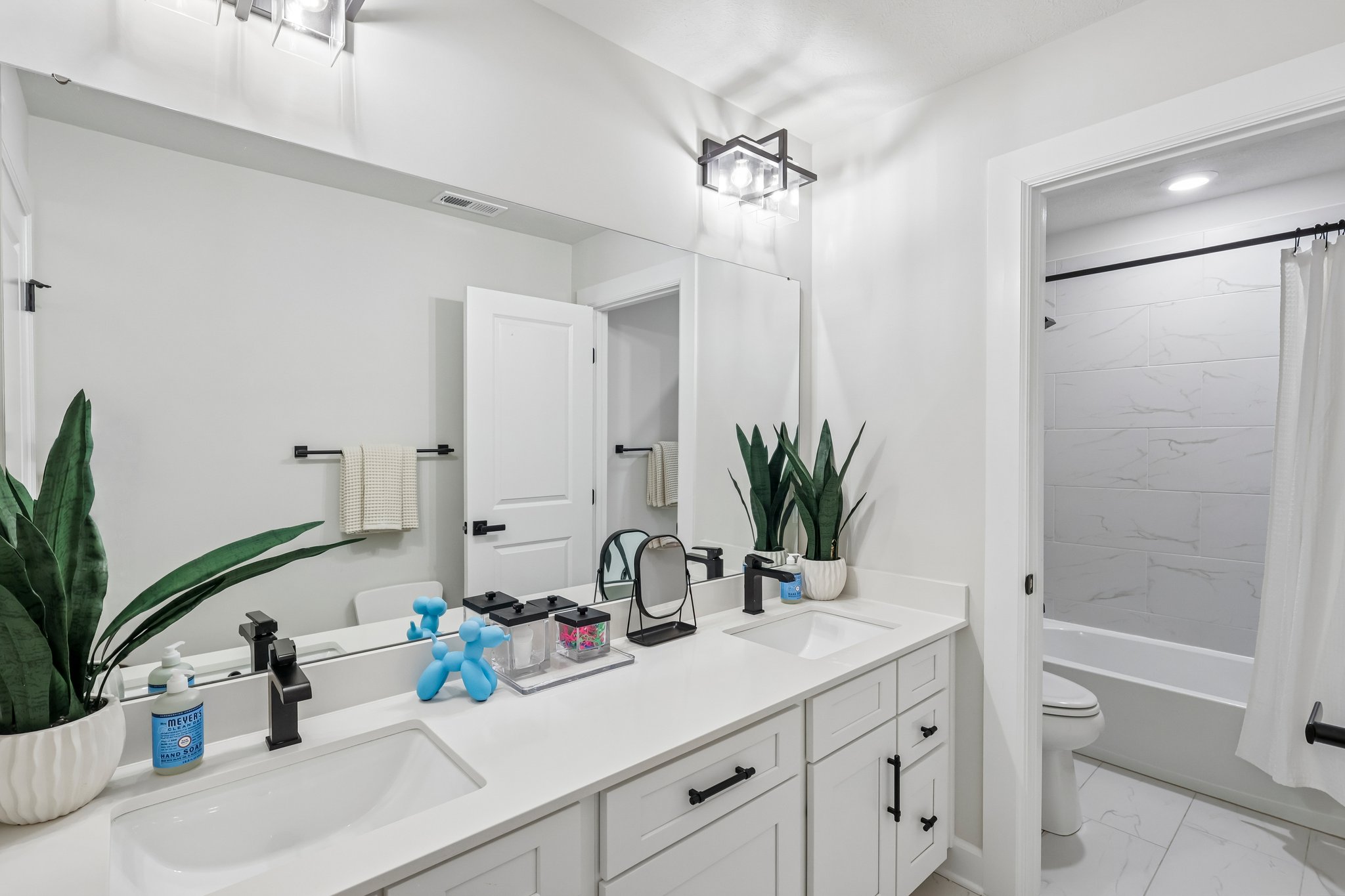 Crest Ln-S2807-058.jpg
