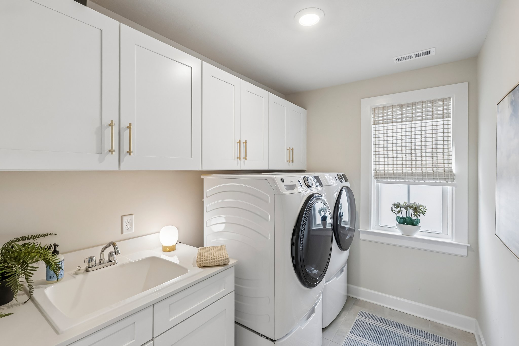 Crest Ln-S2807-061.jpg