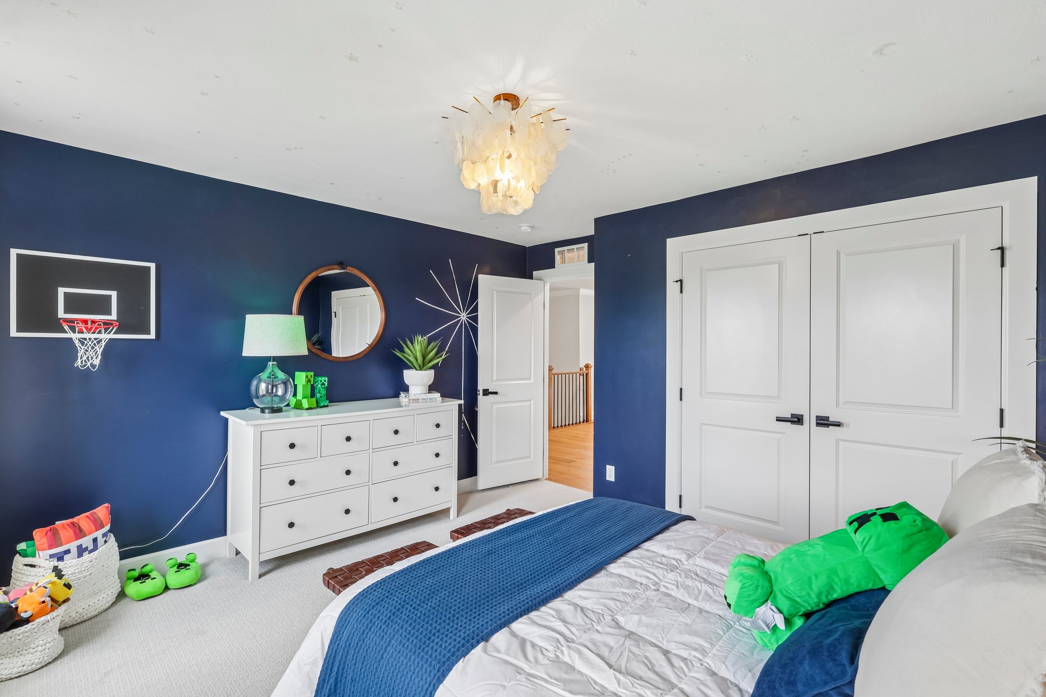 Crest Ln-S2807-065.jpg