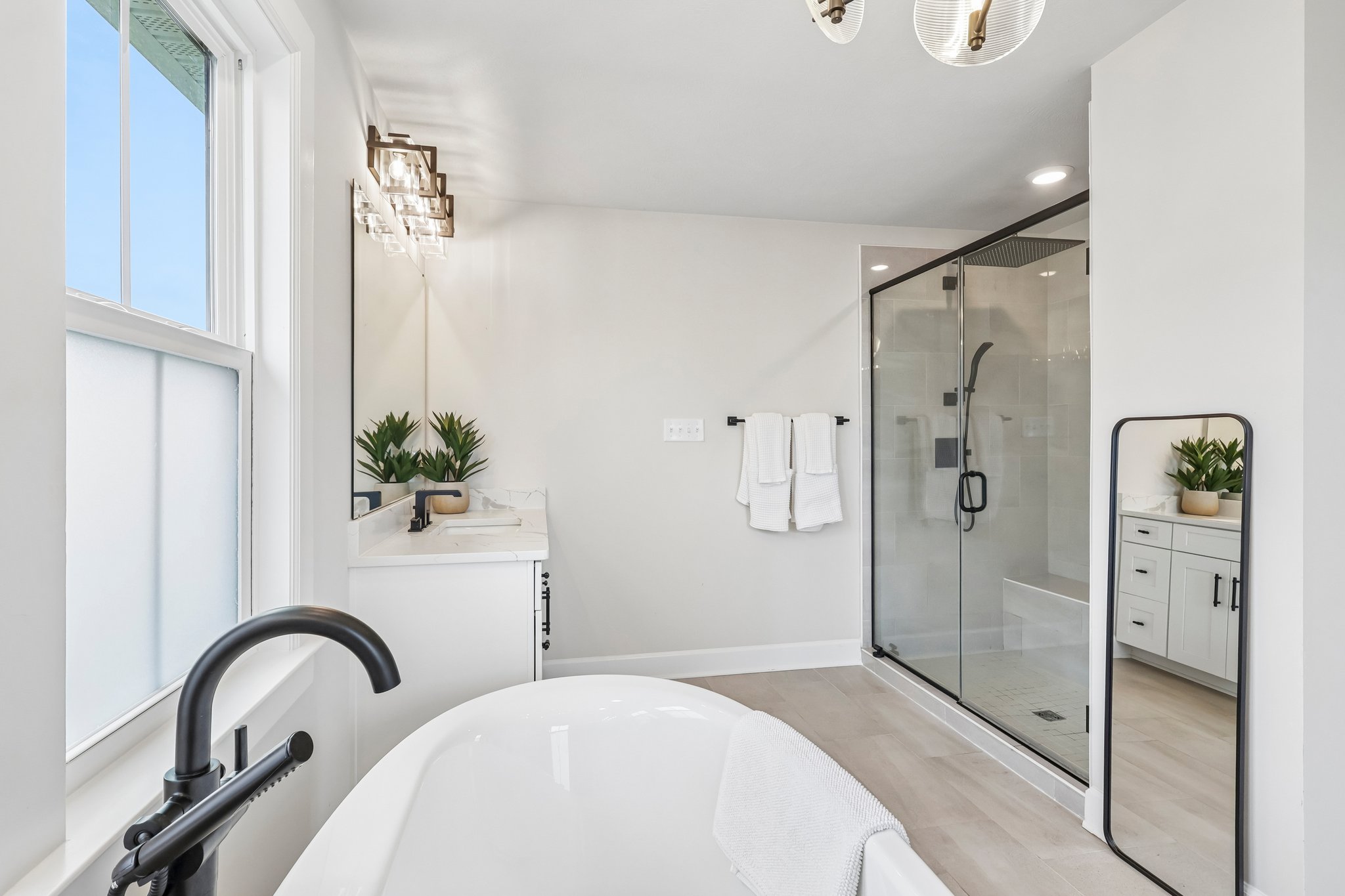 Crest Ln-S2807-076.jpg