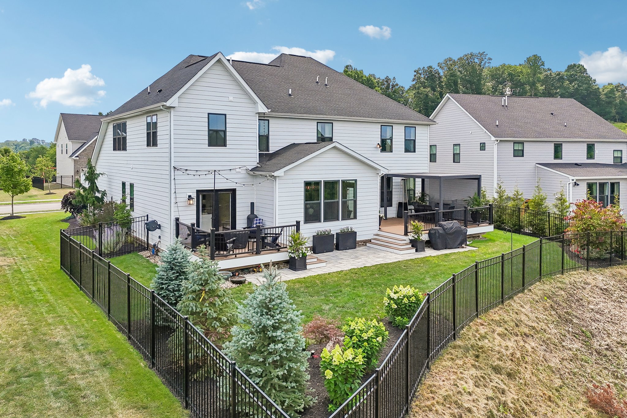Crest Ln-S2807-115.jpg