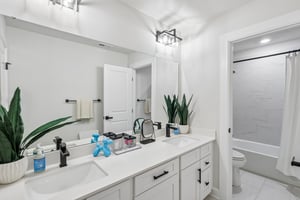 Crest Ln-S2807-058.jpg