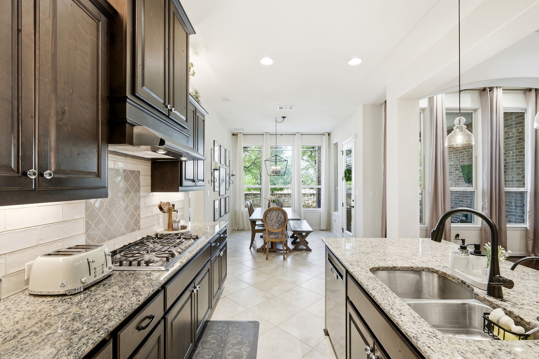 Kitchen/Breakfast Area