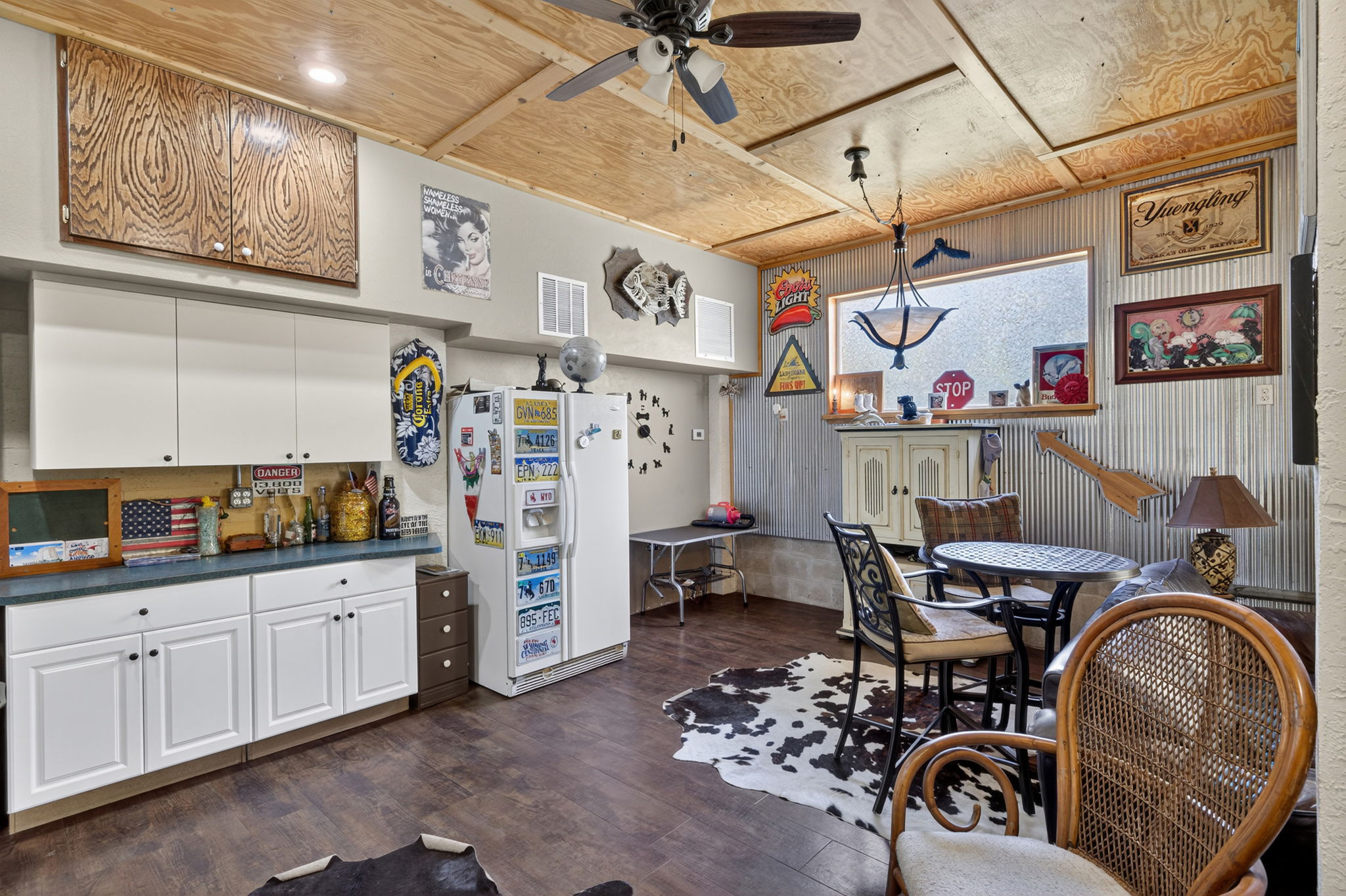 Living Room 2 - 3 of 4