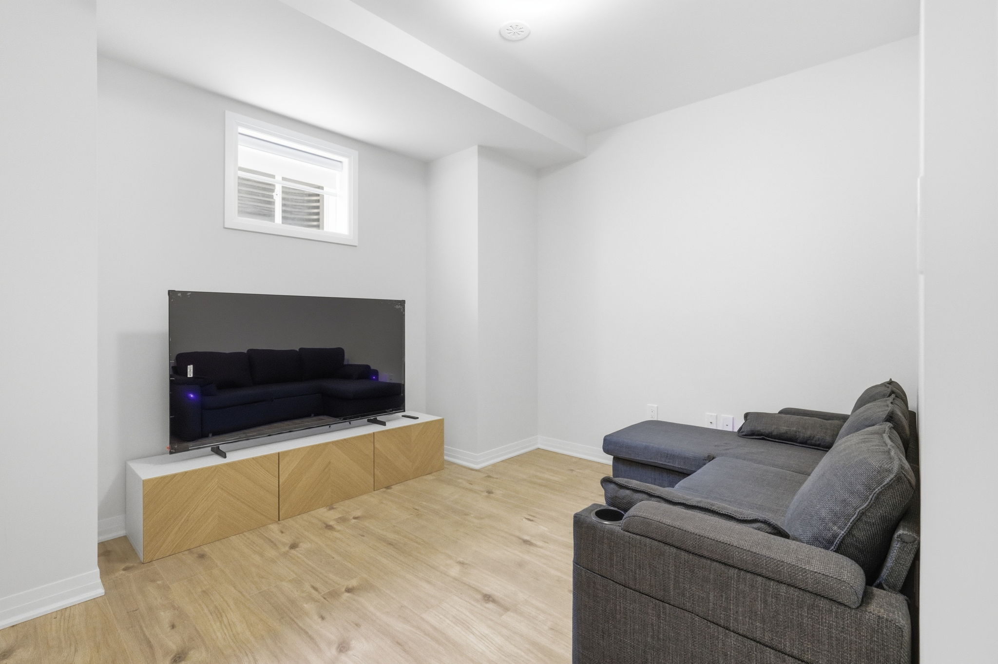 Property in Oakville — delivered property photograph 46