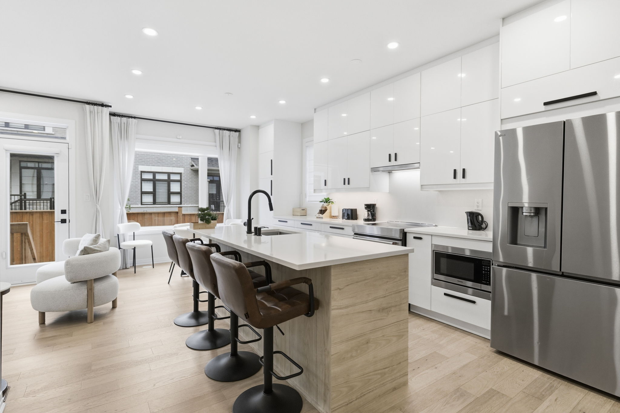 Property in Oakville — delivered property photograph 7