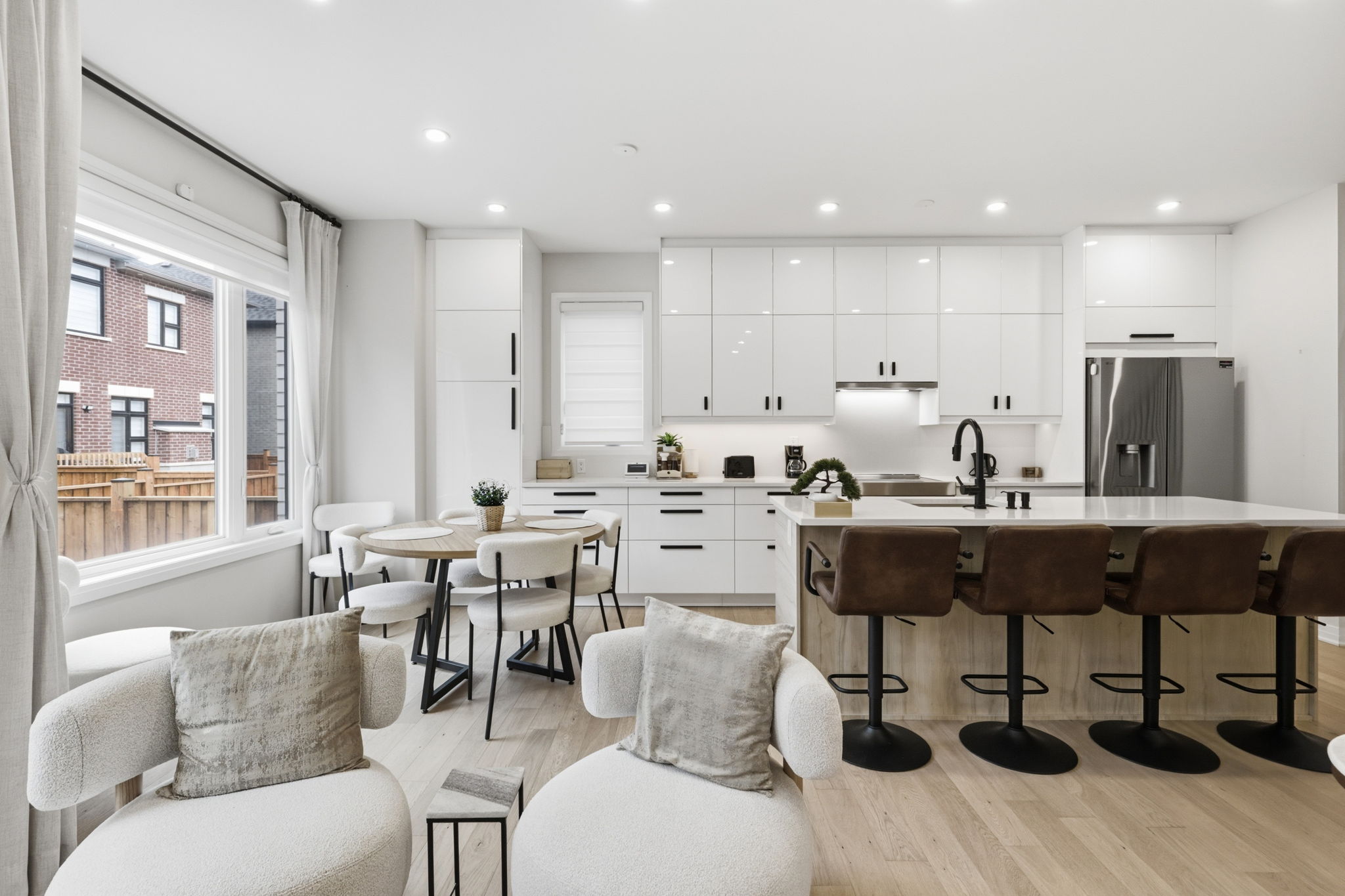 Property in Oakville — delivered property photograph 9