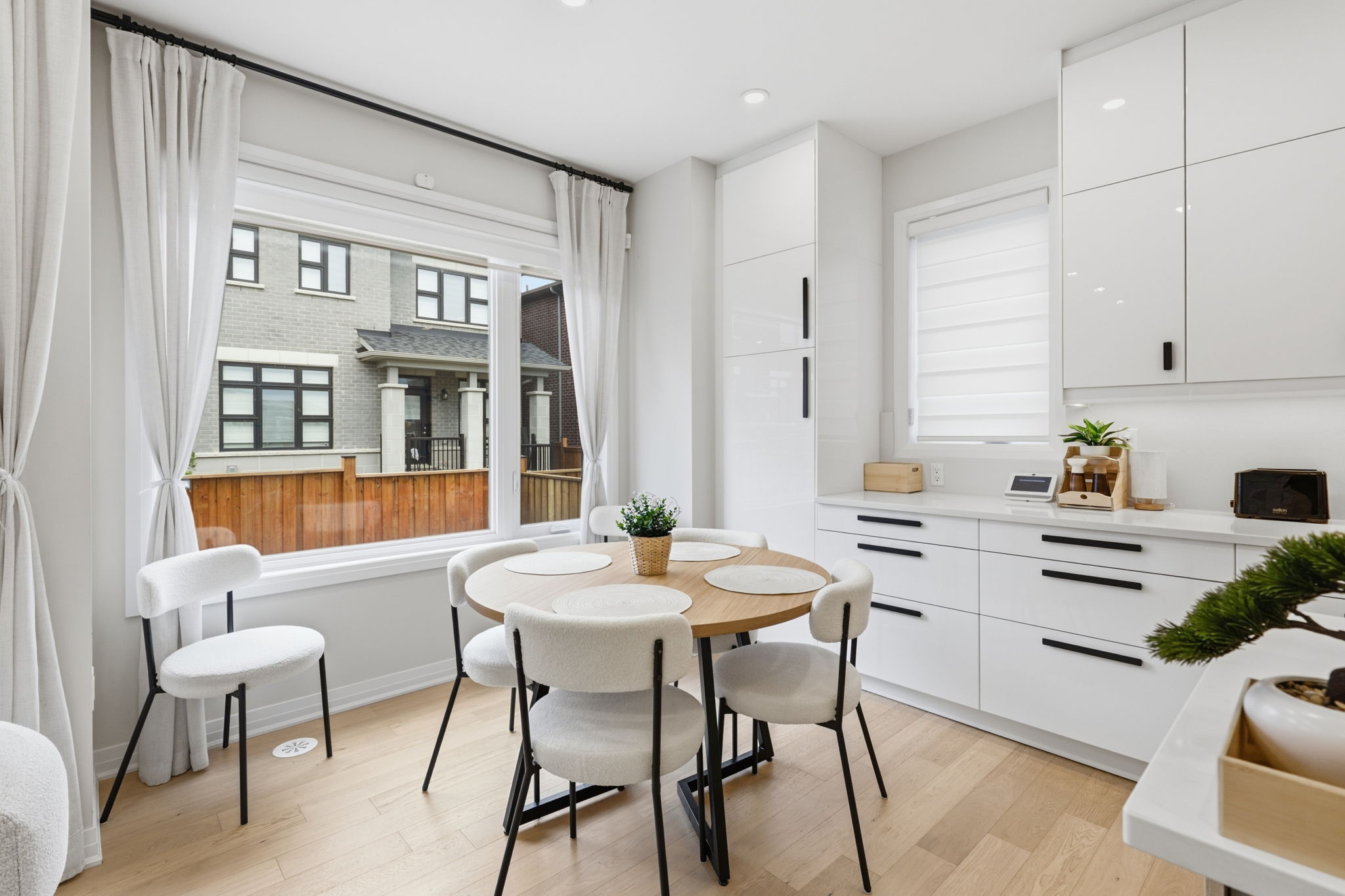 Property in Oakville — delivered property photograph 10