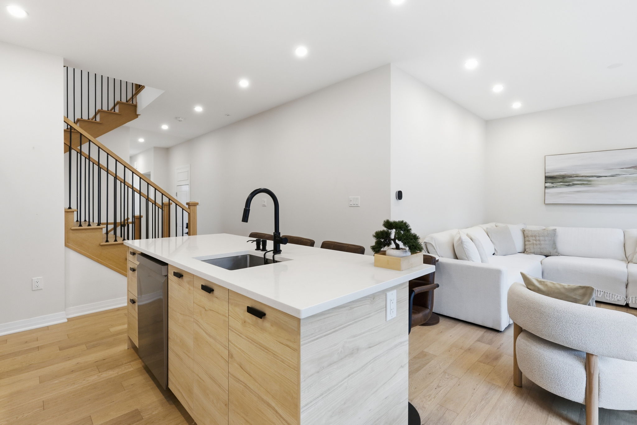 Property in Oakville — delivered property photograph 12