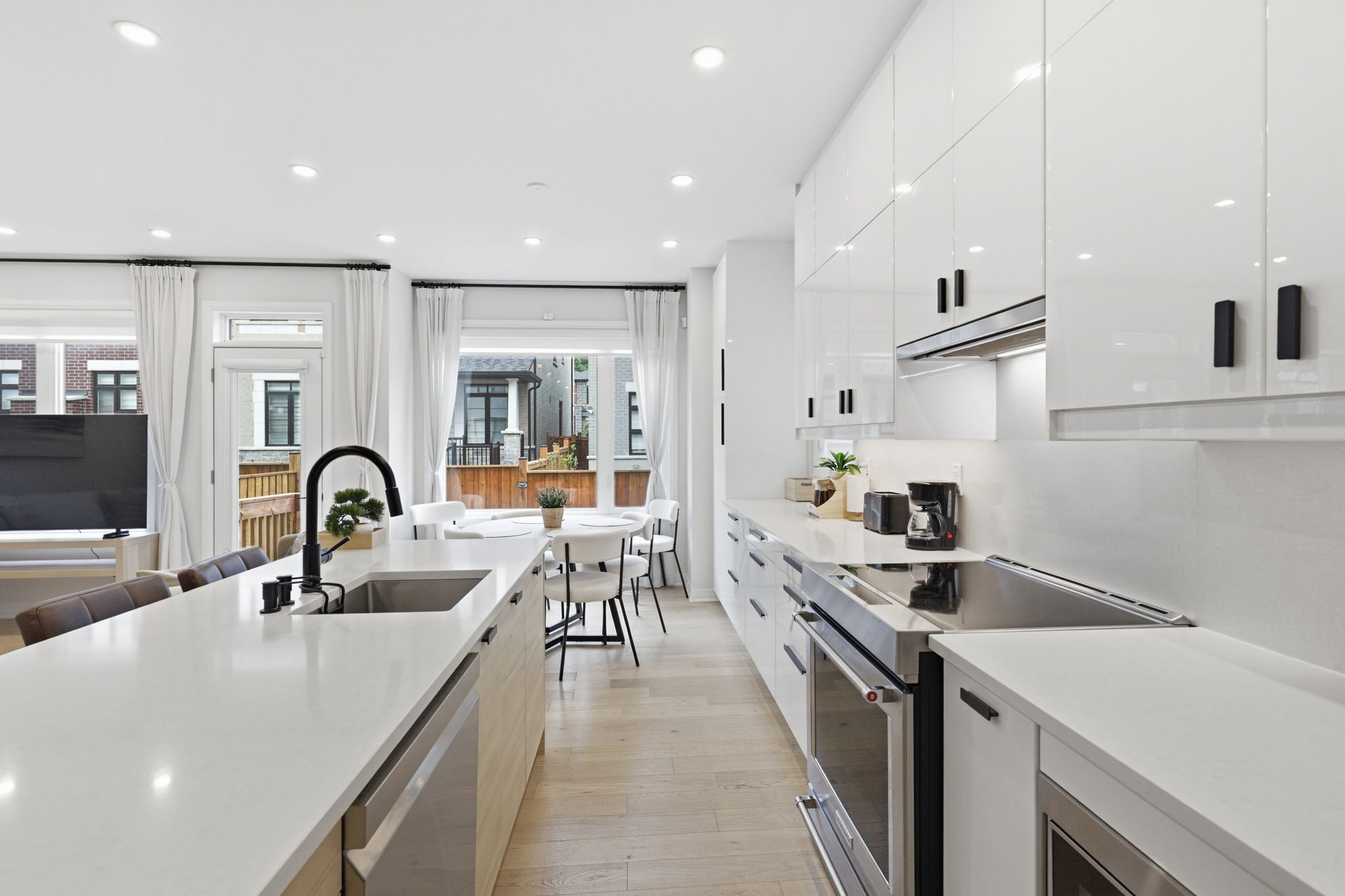 Property in Oakville — delivered property photograph 13