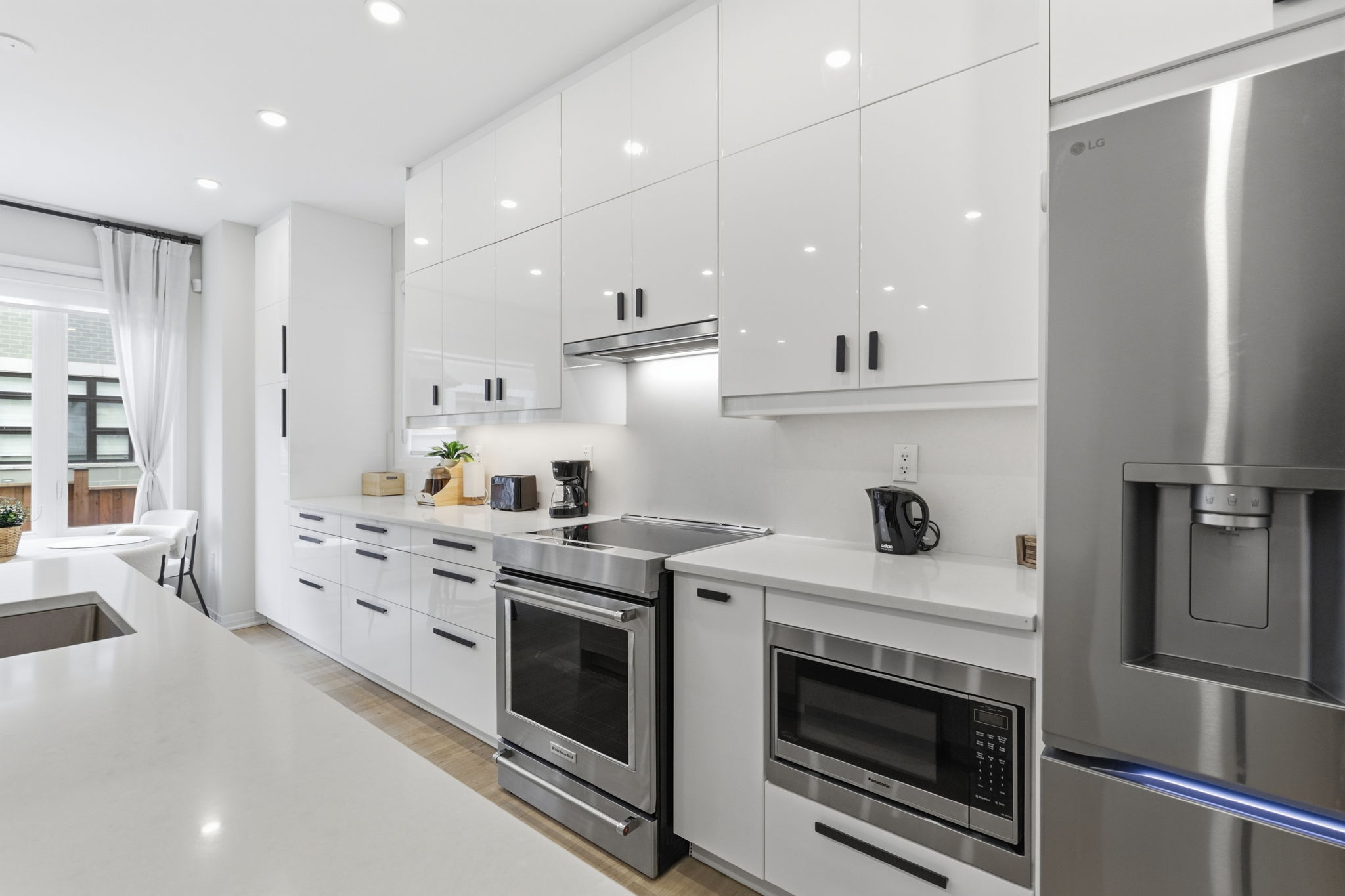 Property in Oakville — delivered property photograph 18