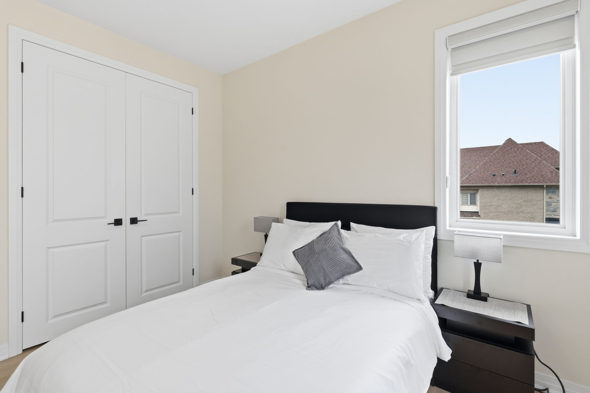 Property in Oakville — delivered property photograph 21