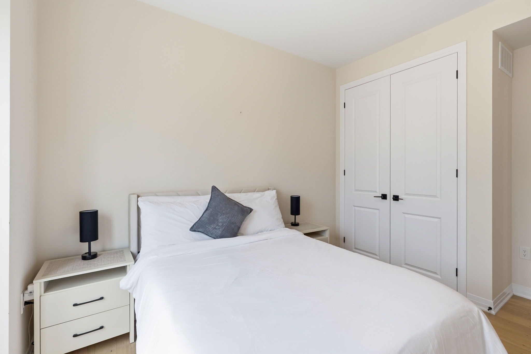 Property in Oakville — delivered property photograph 23