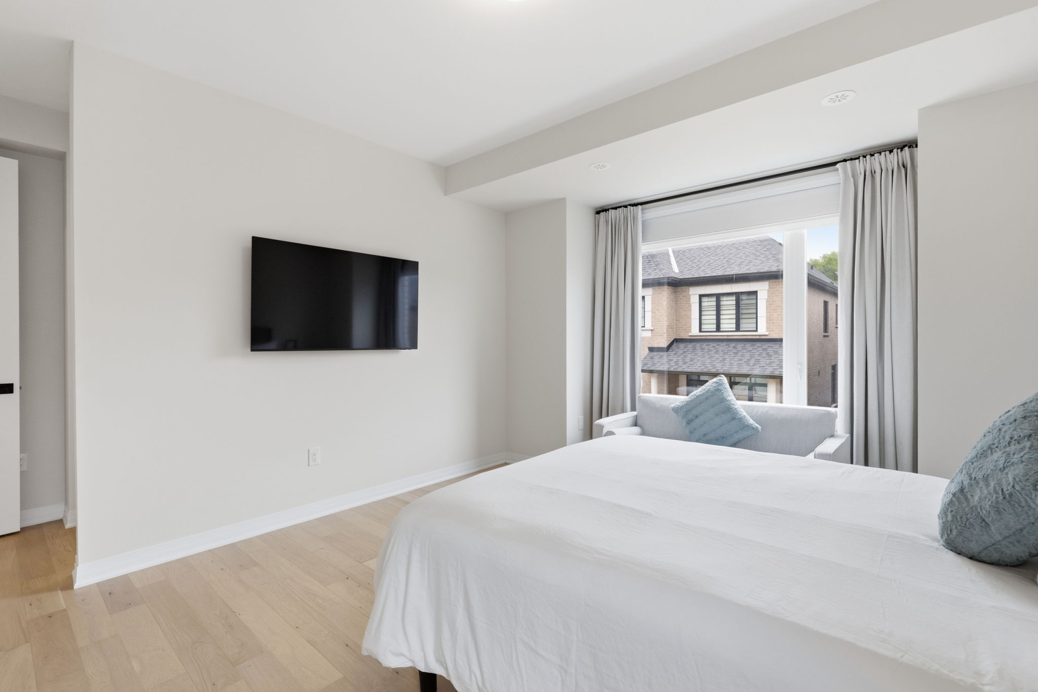 Property in Oakville — delivered property photograph 27