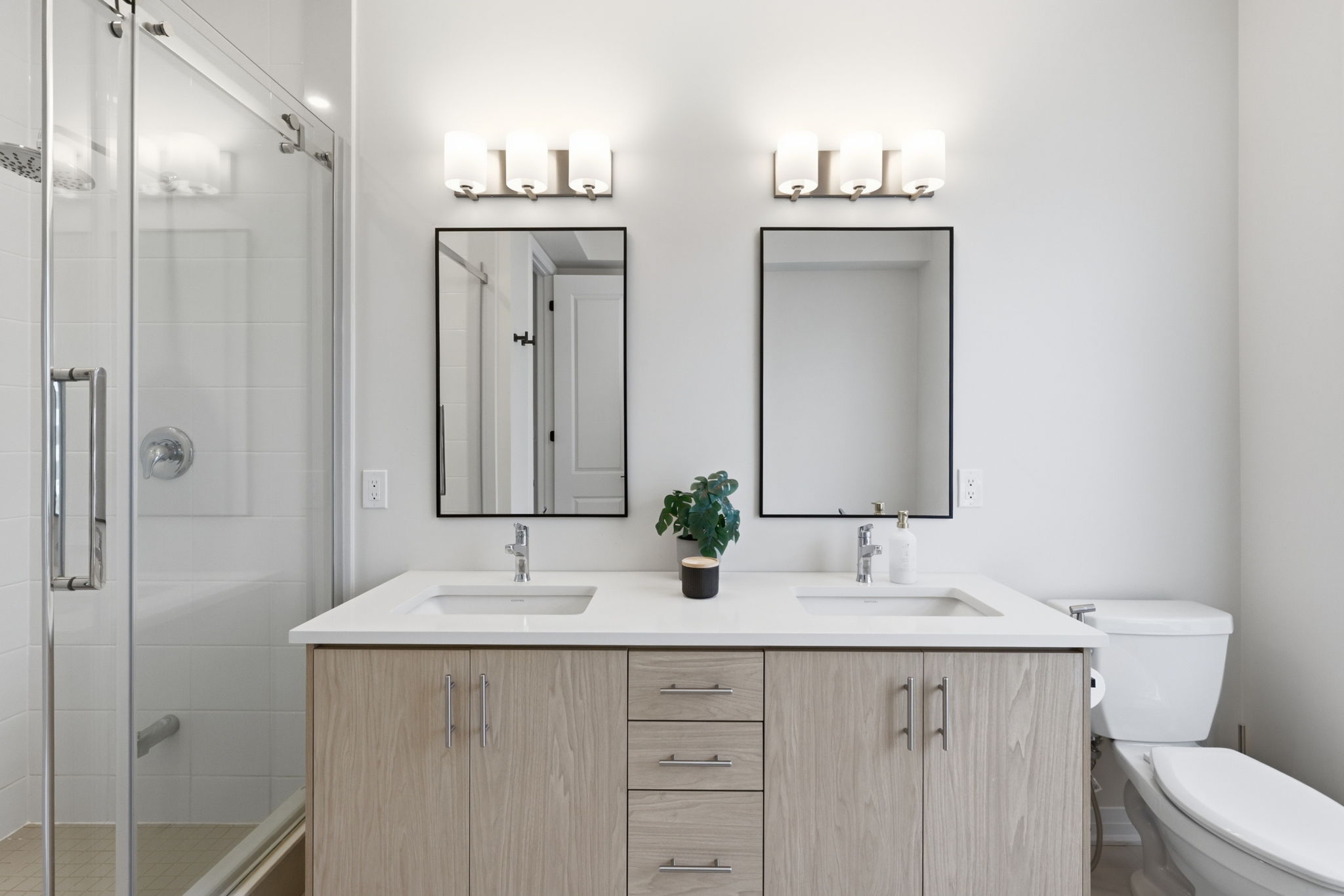 Property in Oakville — delivered property photograph 32