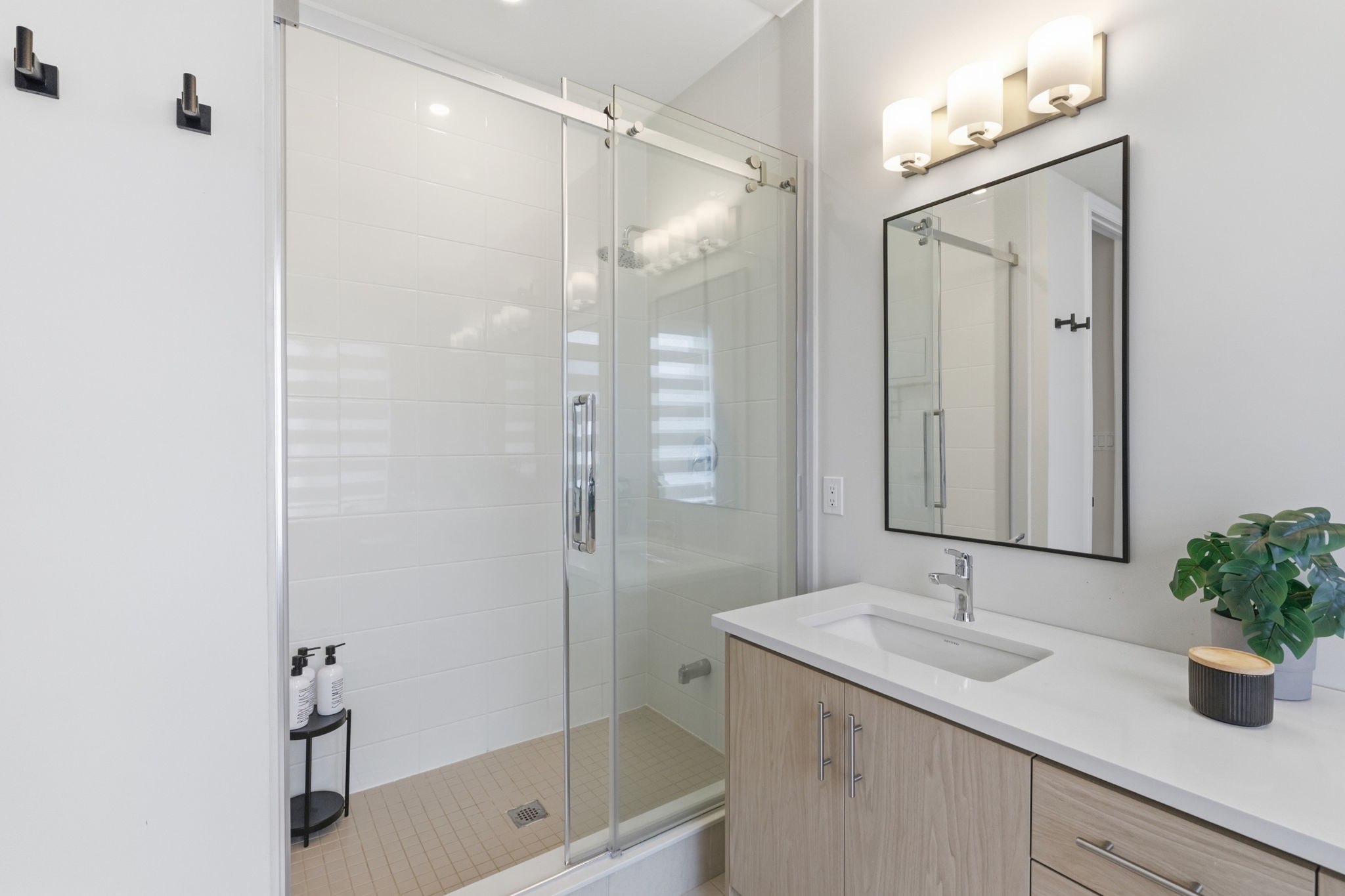Property in Oakville — delivered property photograph 33