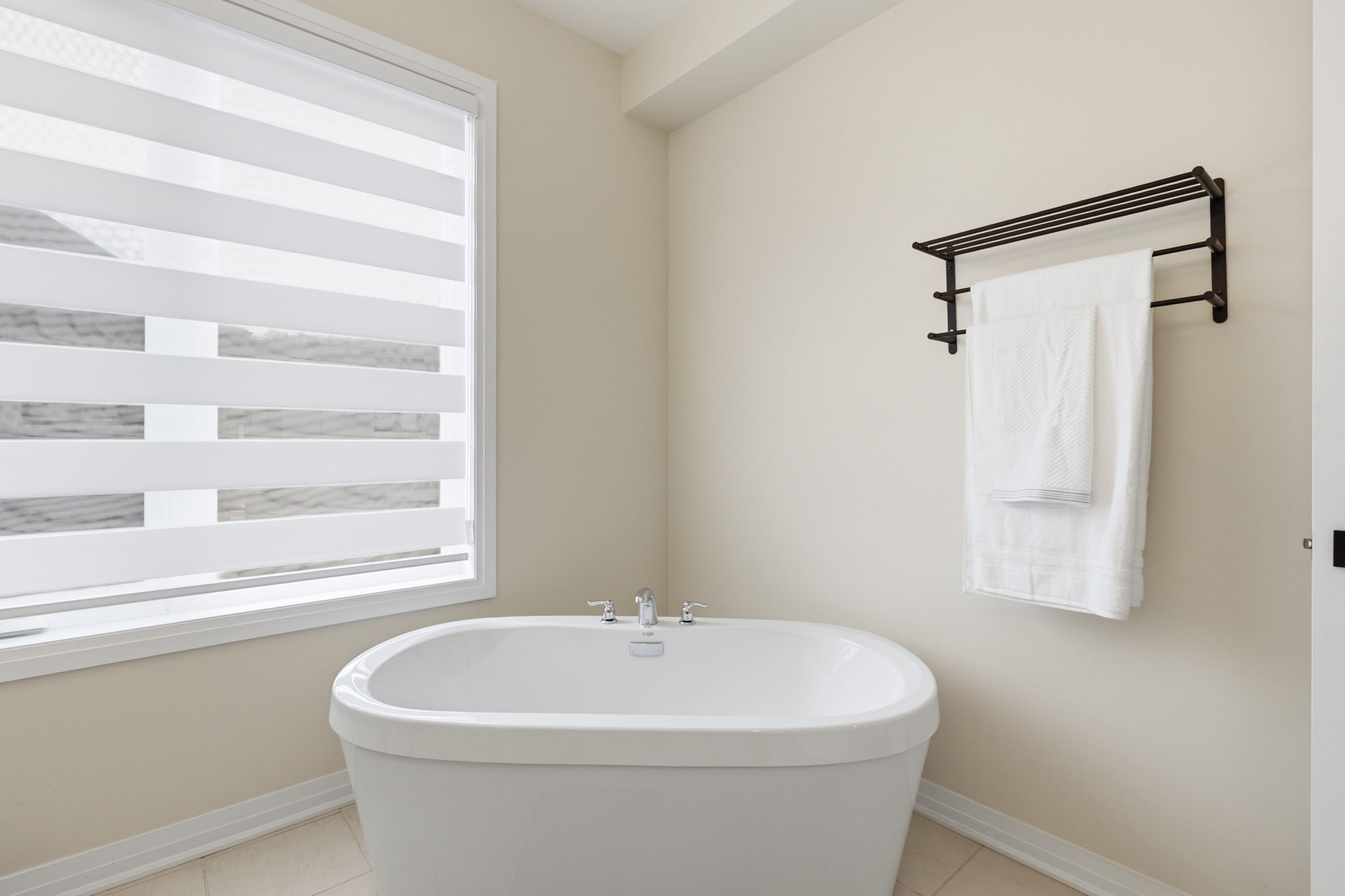 Property in Oakville — delivered property photograph 34