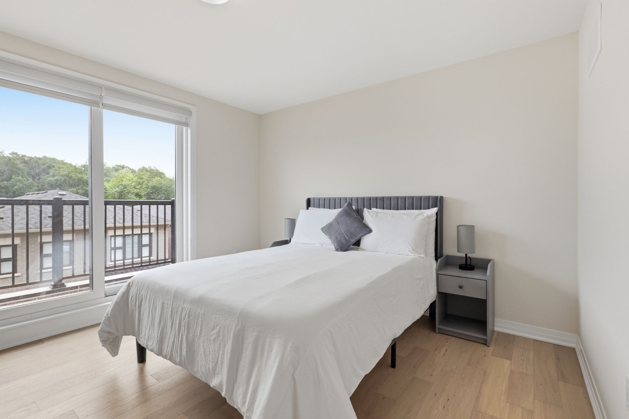 Property in Oakville — delivered property photograph 37