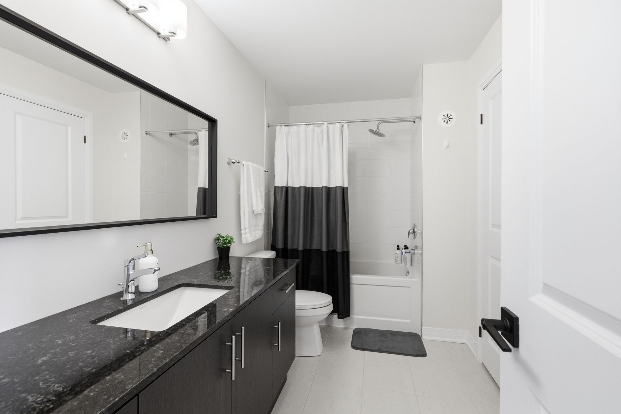 Property in Oakville — delivered property photograph 39
