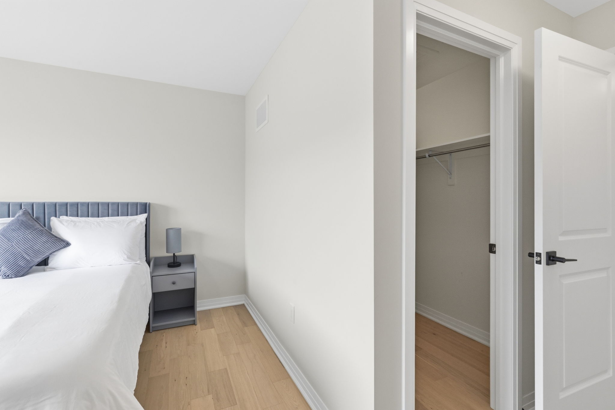 Property in Oakville — delivered property photograph 40