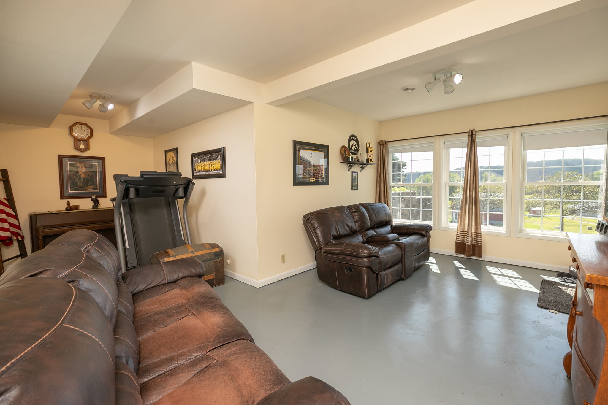 28-Family Room