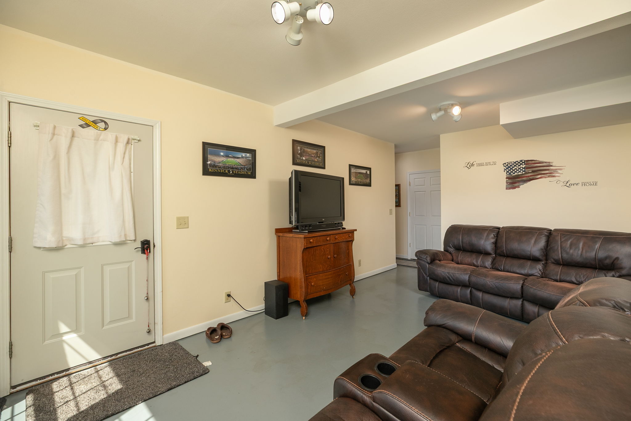 31-Family Room