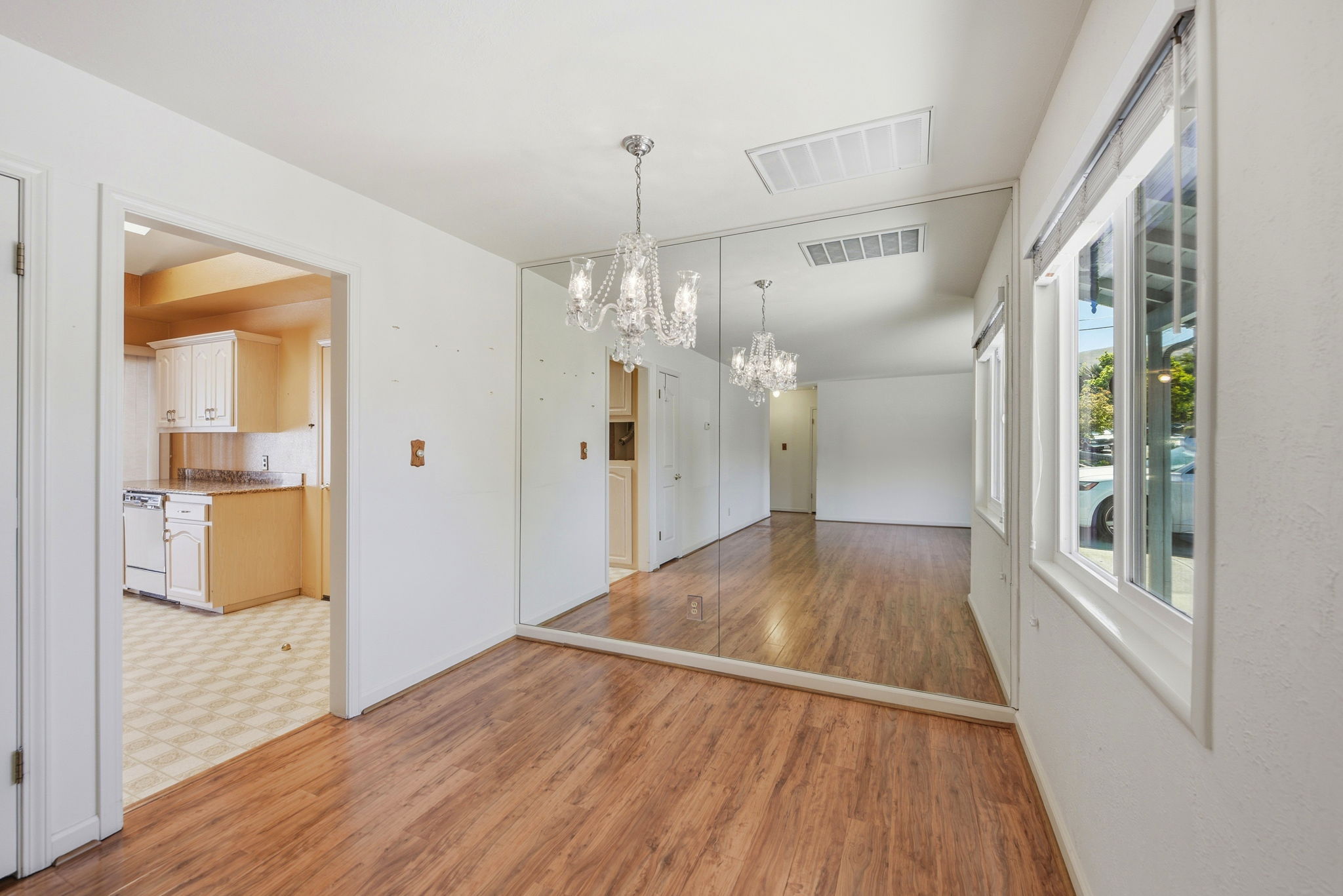 014_F8_349 Lemarc St