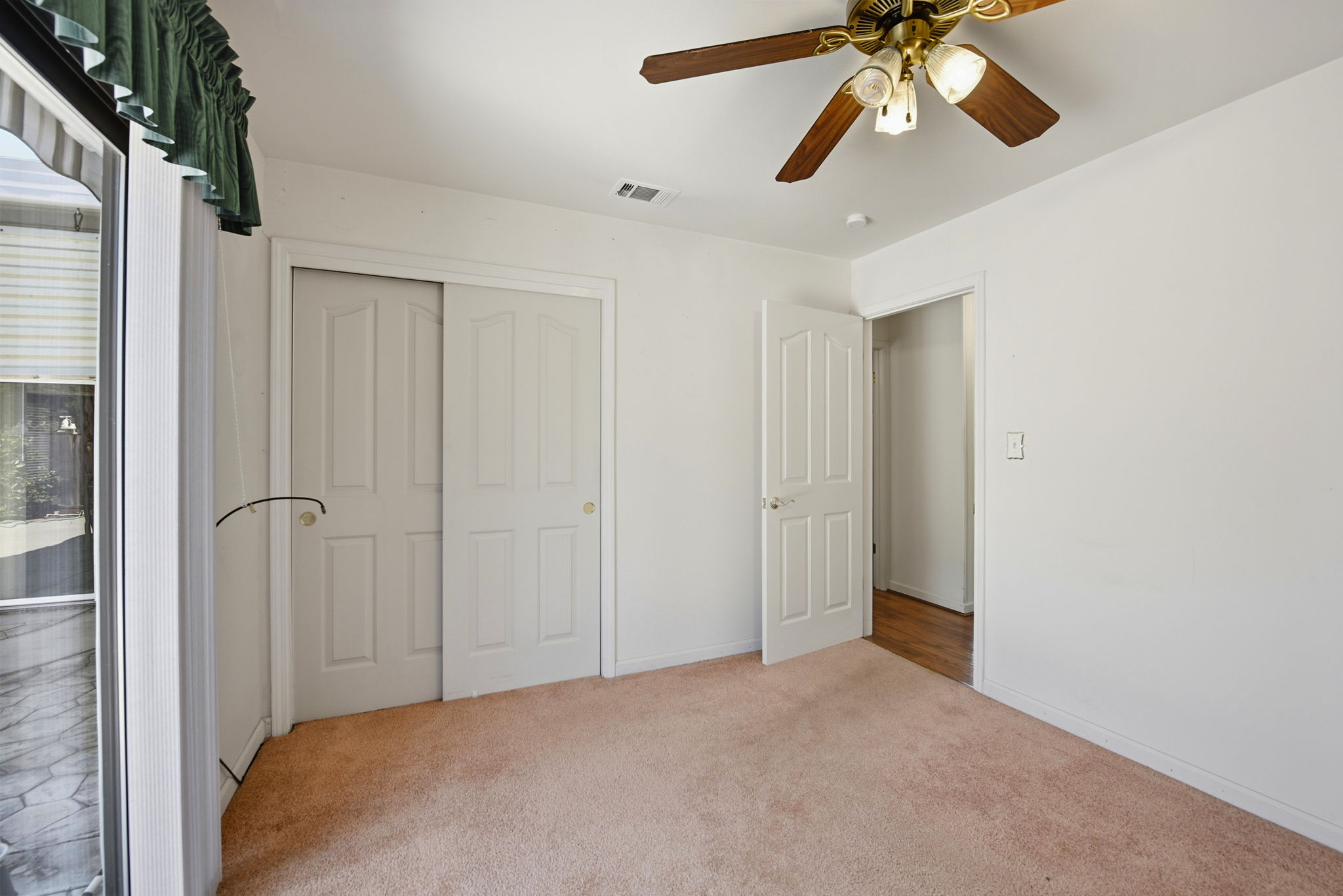 021_F8_349 Lemarc St